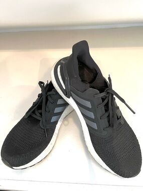Adidas Men’s Athletic Shoes with Breathable Mesh Size 10